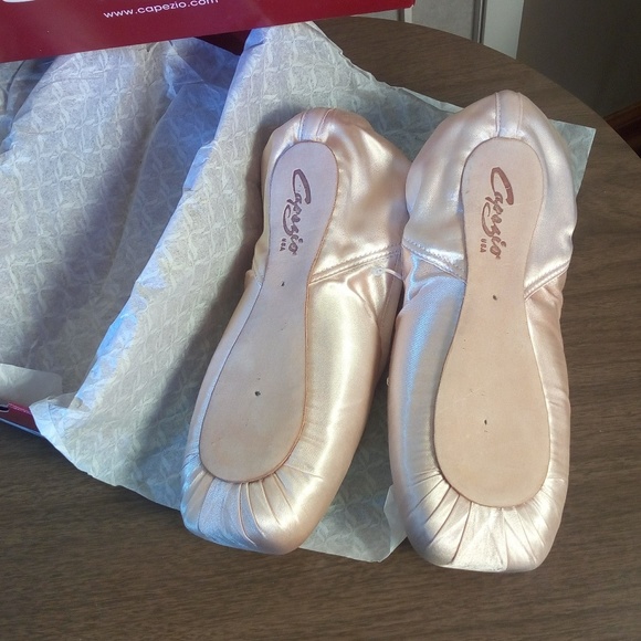 NWT in Box Capezio Pointe Shoes - Picture 3 of 8